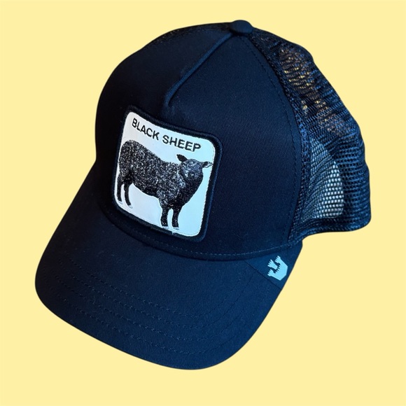 NWT Goorin Bros. Black Sheep Patch Trucker Hat - Picture 1 of 9